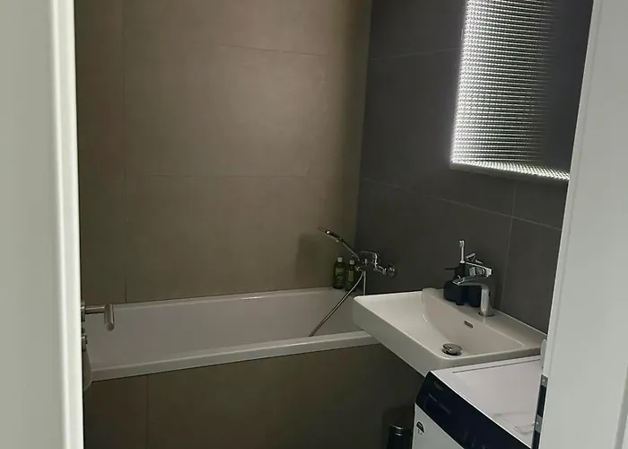 Luxury 3 *