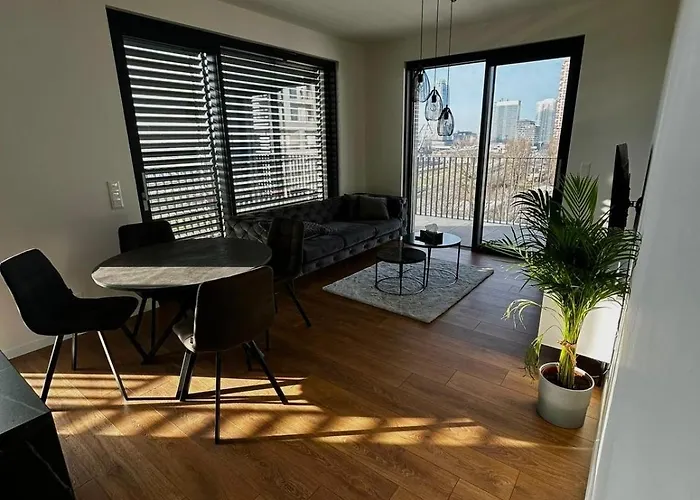 Luxury 3 براتسيلافا